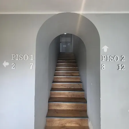 מלון What Else -